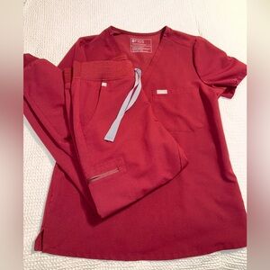 Figs Core Burgundy Scrub Set